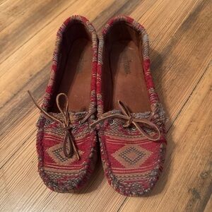 Red Tribal Print Moccasin Flats Size 9 Slip On Loafers Boho